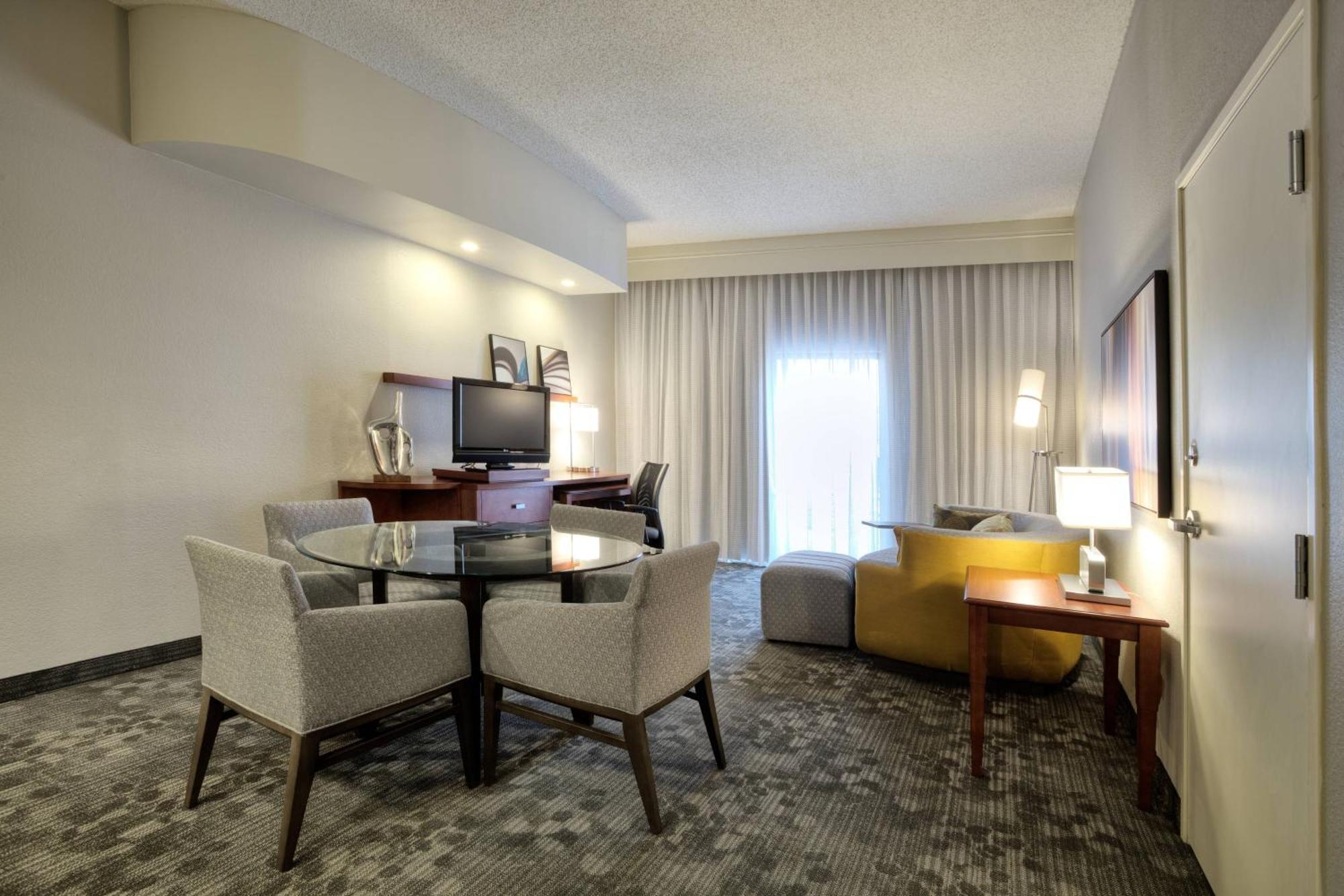 Courtyard By Marriott Mcallen Hotel Bagian luar foto